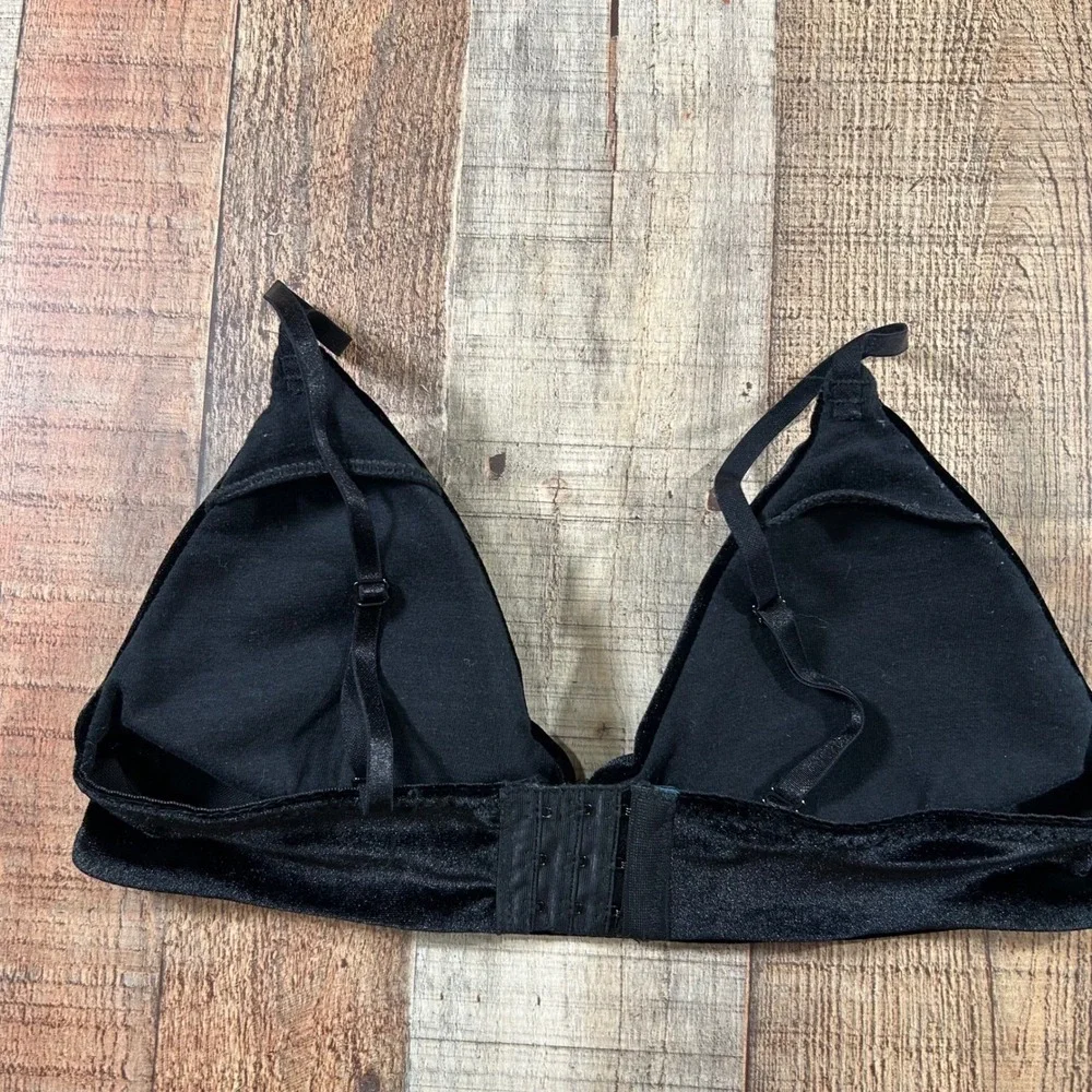 True by rue21 Black Velvet Triangle Bralette Small Padded Glamourous Goth